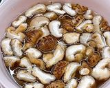 Hình bước làm 3 của món Cơm nhà 8 - cơm xúp lơ, canh gà nấm tóc tiên