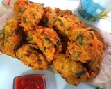 आलू लच्छा पकौड़ा (aloo lachha pakoda recipe in Hindi) रेसिपी चरण 6 फोटो