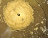 A picture of step 2 of Mango shake.