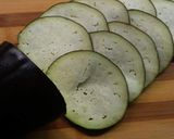 Foto del paso 2 de la receta Berenjena a la plancha con ajo/perejil/aceite de oliva
