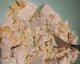 Foto del paso 4 de la receta: Tarta de pollo y base cremosa de ricota (masa casera)