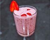 A picture of step 4 of Strawberry Lassi 🍓.