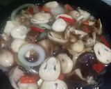 Foto langkah ke 4 dari resep Ca Jamur Shitake, Kancing feat Brokoli Rebus.