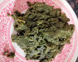 A picture of step 1 of Bathua saag tempered with ajwain,ginger & red chilli powder.