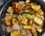 A picture of step 2 of Paneer veg pulao.