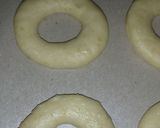 Foto langkah ke 3 dari resep Donat kacang topping kacang.