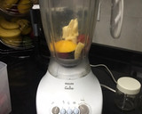 Foto del paso 1 de la receta: Licuado de frutilla, banana y mango