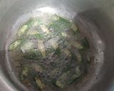 A picture of step 1 of Bhindi ka salan.