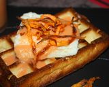 Foto del paso 8 de la receta: Gofre de patata con bacalao confitado, salmorejo y chips de zanahoria