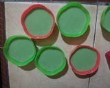 Foto langkah ke 4 dari resep Bolu sakura pandan ekonomis (no telur no mixer).