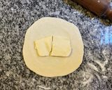 Foto del paso 4 de la receta: Pancitos rellenos de queso🧀🥖