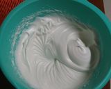 Foto langkah ke 1 dari resep Pandan Swiss Roll.