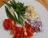 Foto langkah ke 3 dari resep Udang Tahu Tumis Pedas Manis.