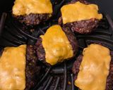 A picture of step 5 of Spinach and corn meatloaf hamburgers.