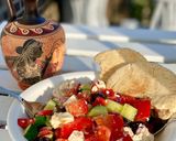Foto del paso 2 de la receta: 🇬🇷 Ensalada HORIATIKI o griega (χωριάτικη σαλάτα, Grecia)