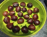 Foto del paso 3 de la receta: Castañas asadas en el microondas en una vaporera