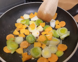 Foto del paso 3 de la receta: Lentejas rojas con quinoa y calabaza
