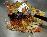 Foto langkah ke 4 dari resep Mie Goreng Bumbu Sambal Hitam Madura.