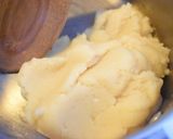 A picture of step 3 of Cream Puffs.