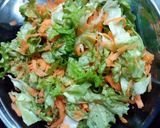 Foto del paso 3 de la receta: Cena rapidísima con zanahorias y lechuga