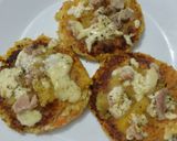Foto del paso 7 de la receta: Pizzas hawaianas con base de coliflor, zanahoria y papa🍍🧀🍕🥔🥙🥕🧀
