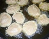 A picture of step 5 of Easy Doughnuts.