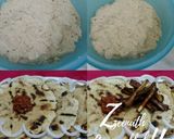 A picture of step 4 of Masala Jowari Ki Rotiyan/Sorghum Flour Rotis.