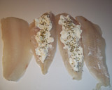 Foto del paso 2 de la receta: Lomos de merluza rellenos de crema queso y rebozados