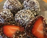 A picture of step 2 of Strawberry Chokladbollar (vegan).