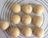 Foto langkah ke 5 dari resep Donat Kentang, tabur gula palm.