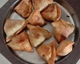 આલુ કેપ્સિકમ સમોસા (samosa recipe in Gujarati) રેસીપી સ્ટેપ5ફોટો
