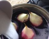 Foto del paso 2 de la receta: Peras al vino con merengue de vino tinto