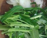 Foto langkah ke 1 dari resep Tumis Kangkung Saos Tiram.