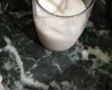 A picture of step 3 of Banana Milk Shake.