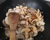 Foto del paso 4 de la receta: Pechuga con almendra y dátiles en salsa sojaperrins