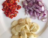 Foto langkah ke 2 dari resep Ayam Goreng Sambal Embe.