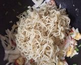 Foto langkah ke 3 dari resep Mie goreng udang.
