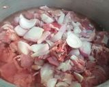 A picture of step 1 of Gosht aloo.