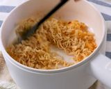 รูปขั้นตอนการทำที่ 2 ของ มาม่าผัดกะเพราไก่ไข่ดาว เมนูง่ายๆ ราคาประหยัด