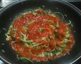Foto del paso 3 de la receta: Tallarines de calabacín con salsa de tomate gratinados con huevo