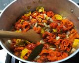 Une image de l'étape 14 de Sauces aux trois piments, coriandre et radis noir.