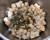 Foto del paso 3 de la receta: Karlovarsky knedlik 🇨🇿 (masa de pan y huevo típica checa para guarnición)