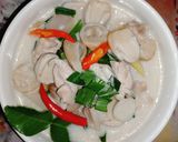 รูปขั้นตอนการทำที่ 5 ของ ต้มข่าไก่ใส่เห็ดฟาง 🐔🍄
