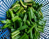 Foto langkah ke 2 dari resep Oseng kulit sapi cabe ijo sederhana.