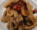Foto del passaggio 5 della ricetta Pasta con crema di funghi champignon scuri e bacon croccante