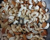 નટસ ચીકી(Nuts Chikki Recipe In Gujarati) રેસીપી સ્ટેપ1ફોટો