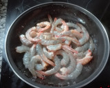 Foto del paso 6 de la receta: Fabes con almejas, langostinos y gulas