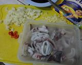 Foto langkah ke 1 dari resep Cumi Saus Tiram ala Rosa.