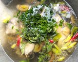 Foto langkah ke 4 dari resep Sup Ikan Kemangi.