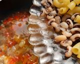 A picture of step 4 of Minestrone soup.